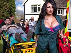 Gros cul, Grosse bite, Gros seins, Sucer une bite, Brunette brune, En levrette, Mère que j'aimerais baiser, Nénés