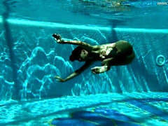 Frau, Fetisch, Hd, Im freien, Pool, Dürr, Solo, Eng