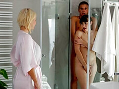 Grosser arsch, Grosser schwanz, Grosse titten, Blasen, Hundestellung, Dürr, Jungendliche (18+), Flotter dreier