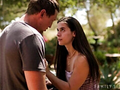 Gros cul, Grosse bite, Gros seins, Sucer une bite, En levrette, De plein air