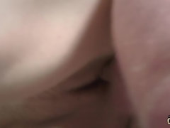 Pijpbeurt, Bruinharig, Sperma shot, Handbeurt, Zoenen, Likken, Sokken, Tiener