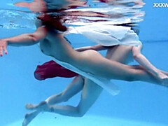 Morena, Novia, Lesbiana, Piscina, Estrella porno, Público, Ruso, Adolescente