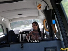 Lieveling, Pijpbeurt, Bruinharig, Auto, Seksspeelgoed, Rijden, Ruw, Tieten likken