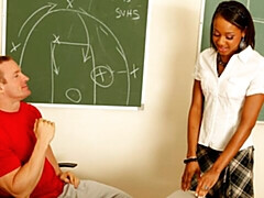 18 ans, Gros cul, Grosse bite, Sucer une bite, Seins naturels, Élève, Professeur, Adolescente