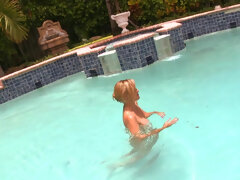 Blonde, Sucer une bite, Grosse, Branlette thaïlandaise, Hard, Mère que j'aimerais baiser, Surprise, Nénés