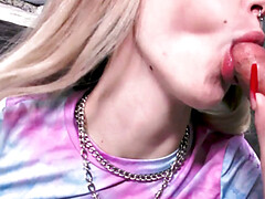 18 jaar, Enthousiasteling, Grote mammen, Pijpbeurt, Handbeurt, Natuurlijke tieten, Tiener, Tietenklus