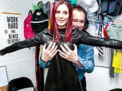 Gros cul, Grosse bite, Gros seins, Sucer une bite, En levrette, Bureau, Rousse roux