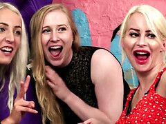 Fesselspiele, Britisch, Cfnm, Kleid, Weibliche domination, Handjob, Tätowierung, Jungendliche (18+)