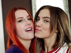 Sucer une bite, 2 femmes 1 homme, Doigter, Hard, Hd, Léchez, Rousse roux, Russe