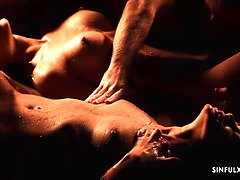 Grosse titten, Geile alte tussi, Frau frau mann, Handjob, Lecken, Orgie, Muschi, Flotter dreier