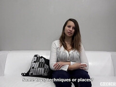 Grote mammen, Bruinharig, Rondborstig, Vriendin, Lesbisch, Natuurlijke tieten, Gezichtspunt, Tieten likken