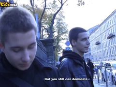 Gros seins, Blonde, Brunette brune, Lesbienne, Léchez, Jarretelles, Tatouage, Plan cul à trois