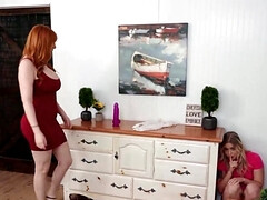 Frau, Masturbation, Milf, Pornostars, Rotschopf, Weibliche ejakulation, Stiefmutter, Titten