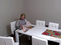 Grote lul, Pijpbeurt, Jonge meid, Sperma, Orgasme, Gezichtspunt, Tieten likken, Vibrator