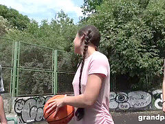 Sucer une bite, Doigter, Pigtail, Adolescente, Plan cul à trois