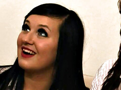 Britisch, Braunhaarige, Cfnm, Domination, Weibliche domination, Gruppe, Handjob, Wichsen