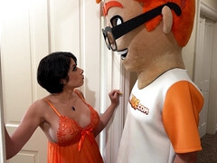 Milf Madness: Daya Dare Gives 'Neighborly Love' a New Meaning at PornDude's Casting!