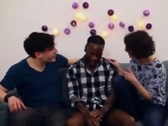 Biseksueel, Bruinharig, Interraciaal, Trio