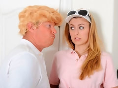 Blonde, Sucer une bite, En levrette, Branlette thaïlandaise, Embrassement, Léchez, Rasée, Adolescente