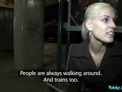 Amateur, Chica, Cuarto de baño, Rubia, Corridas faciales, Al aire libre, Pov, Público