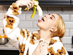 18 años, Amateur, Rubia, Penetracion con dedos, Masturbación, Solo, Estriptis, Adolescente