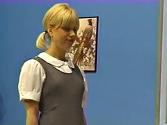 Blondine, Niederländisch, Hintern versohlen