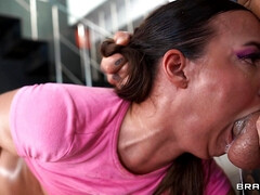 Sucer une bite, Brunette brune, Hongroise, Mère que j'aimerais baiser, Maman