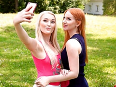 Fingern, Küssen, Lingerie, Masturbation, Milf, Muschi, Rotschopf, Entkleiden
