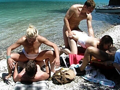 Leie, In den arsch, Grosser schwanz, Gruppe, Hd, Orgie, Öffentlich, Rau