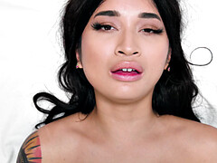 18 ans, Amateur, Audition, Masturbation, Chatte, Rasée, Tatouage, Nénés