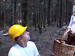 Blonde teen mouse gives deepthroat mouth fuck in the woods