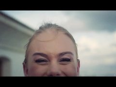 美人, ブロンド, レズビアン, 乳首, オマンコ, ストリップ, フェラする, タトゥー