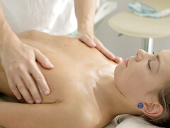 Slender Carre receives more than just massage