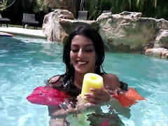 Horny babe helps cameraman relax in hotel courtyard pool
