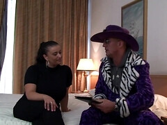 Enthousiasteling, Pijpbeurt, Mollig, Schattig, Masturbatie, Moeder die ik wil neuken, Slet, Nat