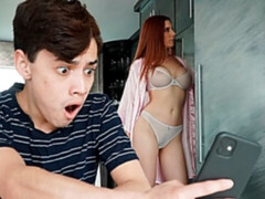 お尻, デカパイ, フェラチオ, 手コキする, キッチン, なめる, 淫乱熟女, 赤毛