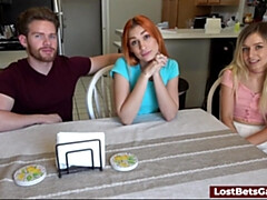 18 jaar, Pijpbeurt, Spel, Klein, Roodharige vrouw, Mager, Plagen, Tieten likken