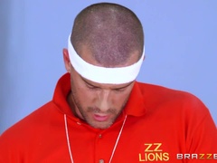 Tetas grandes, Rubia, Realidad