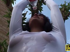 Brits, Oudere vrouw, Sperma in gezicht, Fetisj, Moeder die ik wil neuken, Buiten, Kut duiken, Tatoeage