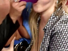 In den arsch, Blondine, Hd, Lesbisch, Lingerie, Strümpfe, Titten, Spielzeuge