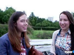 Lécher le cul, Grosse bite, Gros seins, Peloter, Groupe, Fête, Adolescente, Plan cul à trois