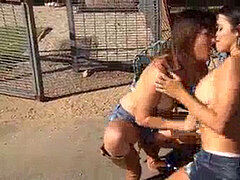 Braunhaarige, Geile alte tussi, Küssen, Lesbisch, Masturbation, Milf, Im freien, Taboo