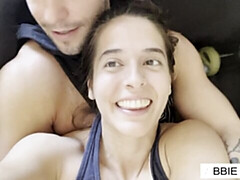 18 jaar, Grote lul, Grote mammen, Pijpbeurt, Handbeurt, Masturbatie, Mager, Tiener