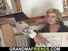 Blond, Oudere vrouw, Tsjechisch, Hd, Rijpe lesbienne, Moeder, Mager, Trio