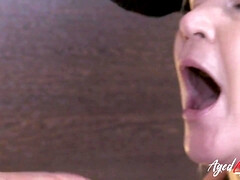 Anal, Gros seins, Blonde, Doigter, Hôtel, Lingerie, Mature, Chatte