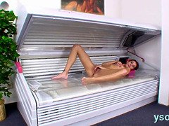 Enthousiasteling, Hd, Aftrekken, Masturbatie, Twee staartjes, Geschoren, Alleen, Tiener