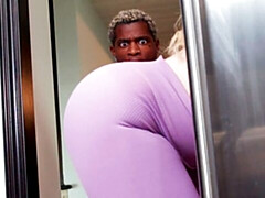 Culo grande, Verga grande, Tetas grandes, Rubia, Mamada, Estilo perrito, Interracial, Cabello corto