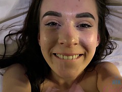素人, フェラチオ, 茶髪の, 中出し, 彼女, 手コキする, オイル, ポルノスター