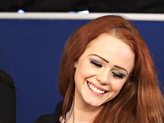 フェラチオ, 着衣女と全裸男, ヨーロピアン, フェティッシュ, グループ, 手コキする, オナニー, フェラする