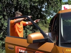 Cul, Sucer une bite, Voiture, Gorge profonde, En levrette, Doigter, Embrassement, Chatte
